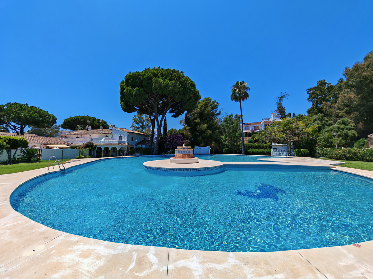Townhouse for sale in Elviria