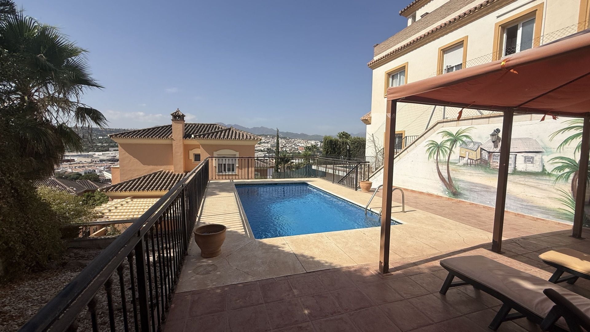 Villa for sale in Coín
