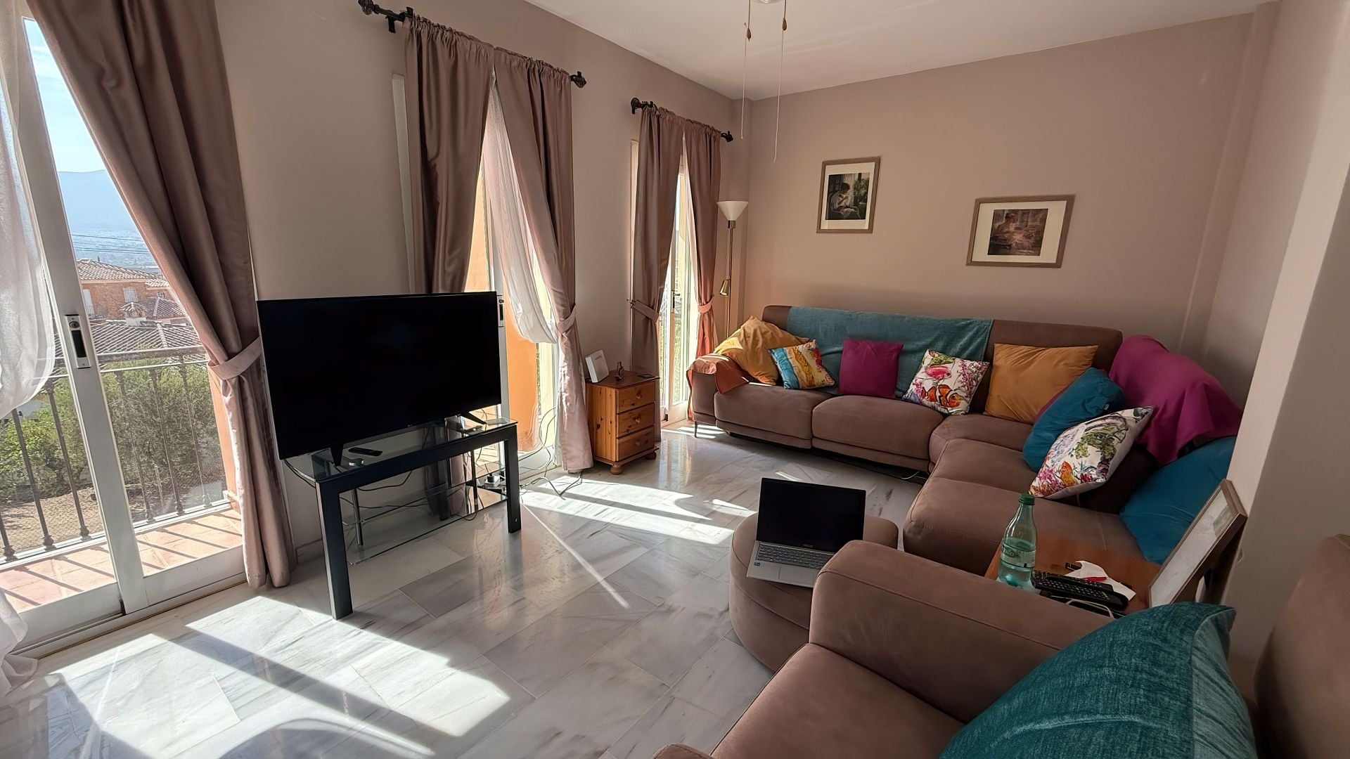 Villa for sale in Coín