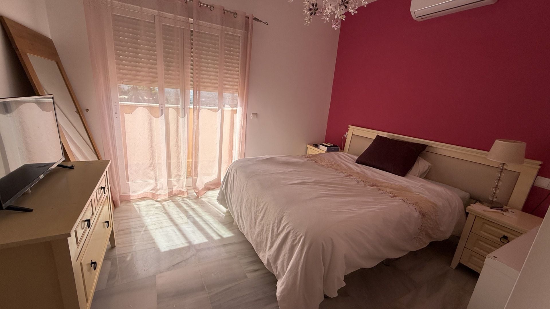 Villa for sale in Coín