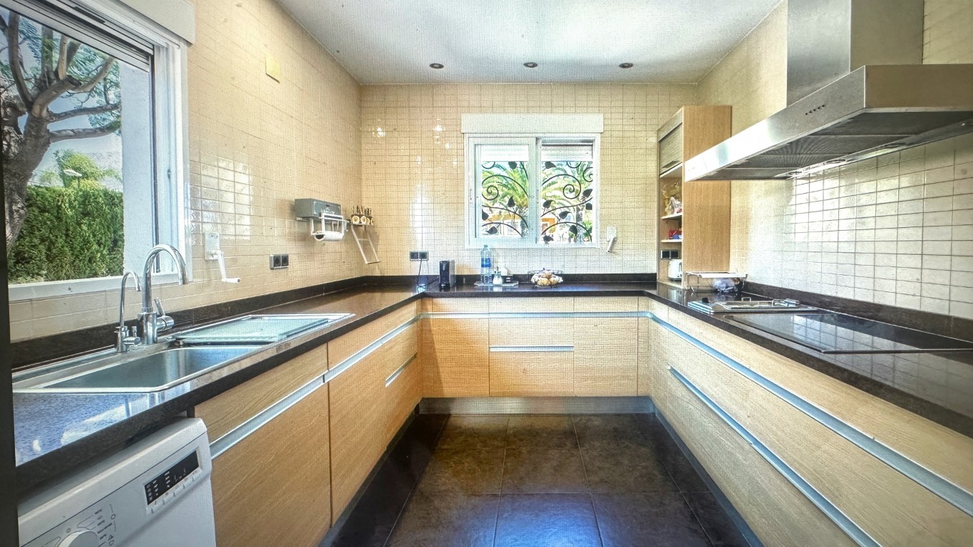 Villa for sale in Benidorm