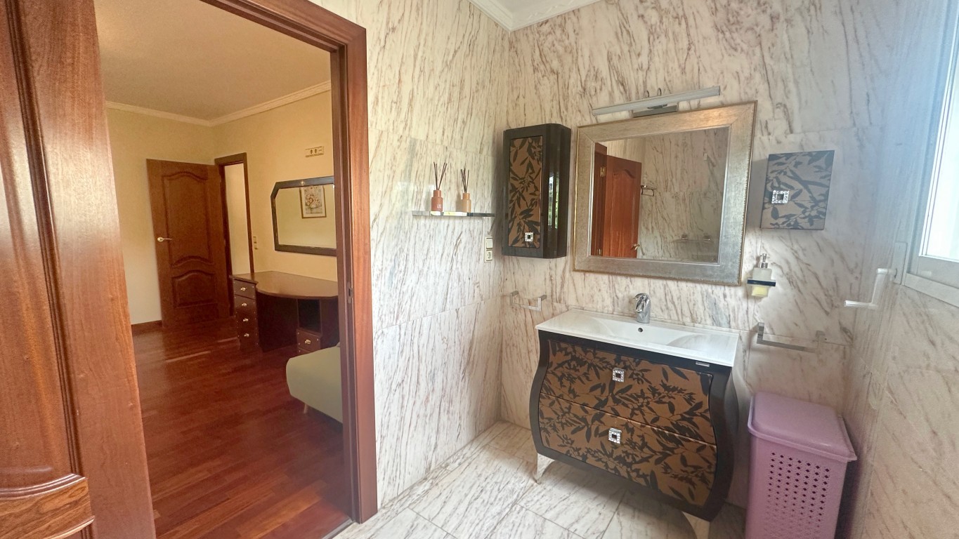 Villa for sale in Benidorm
