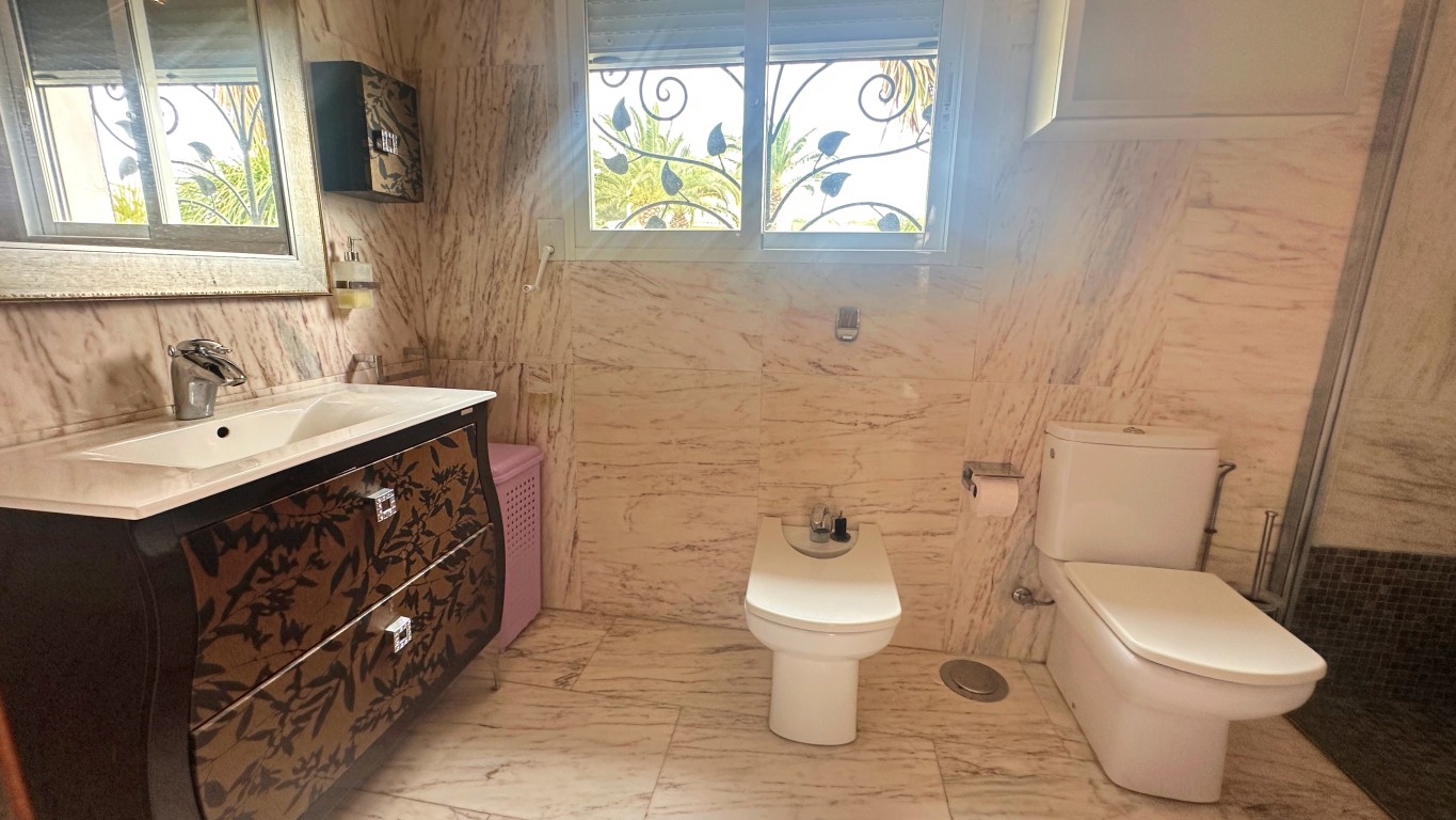 Villa for sale in Benidorm