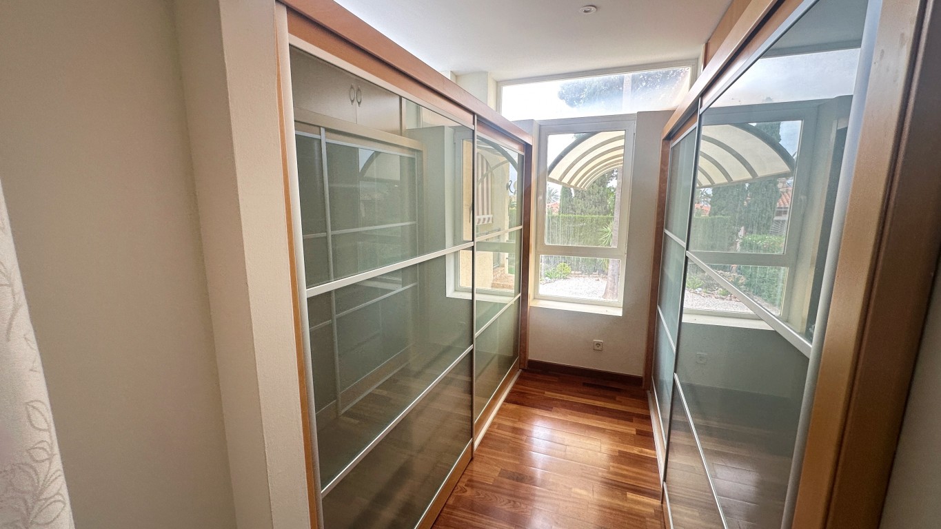Villa for sale in Benidorm
