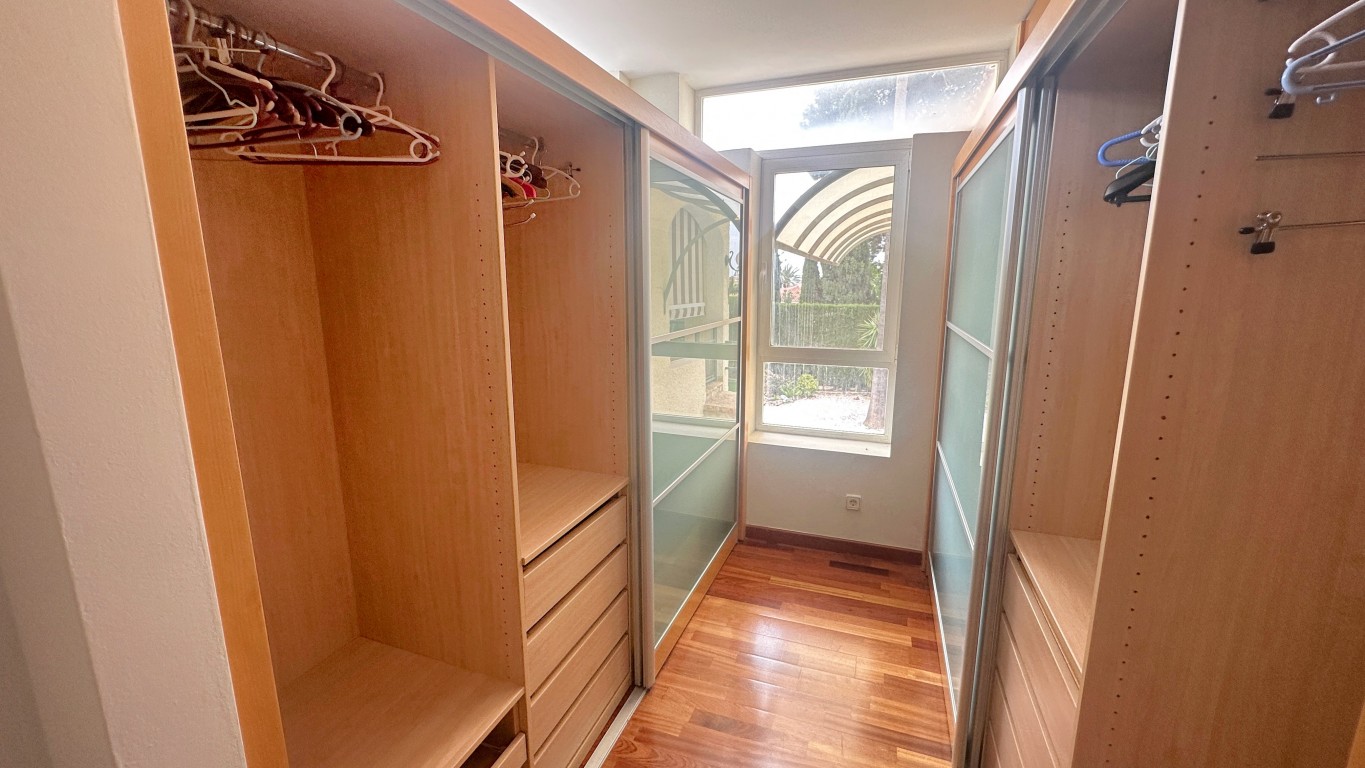 Villa for sale in Benidorm