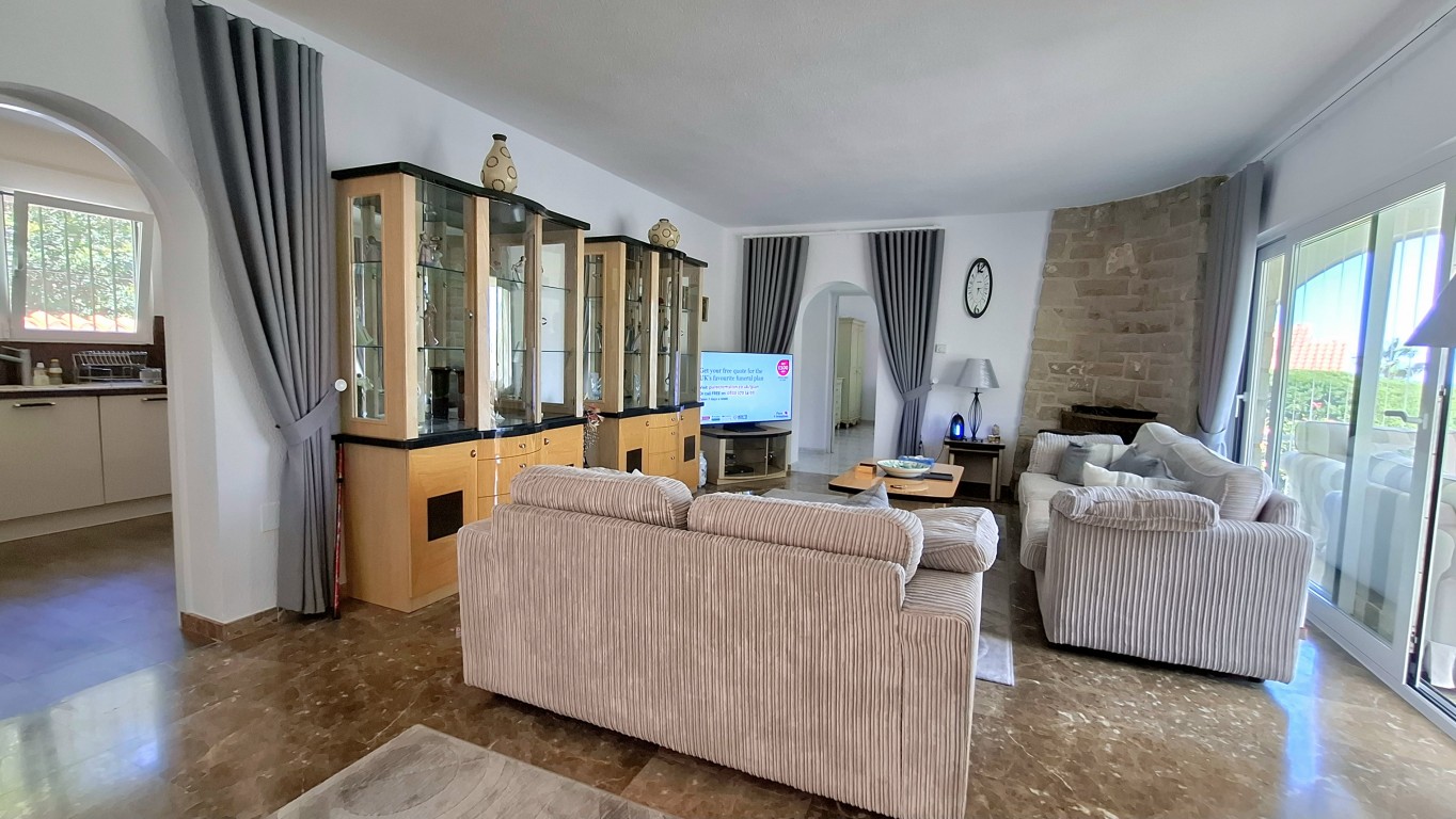 Villa for sale in La Nucia