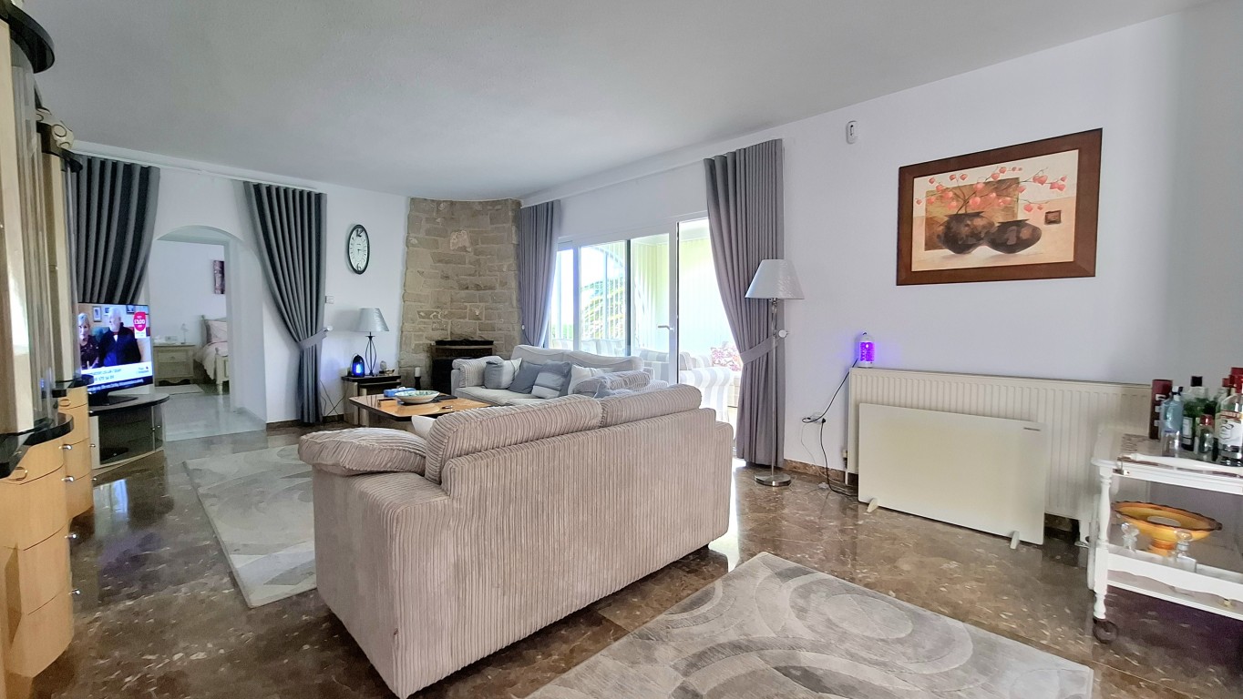 Villa for sale in La Nucia