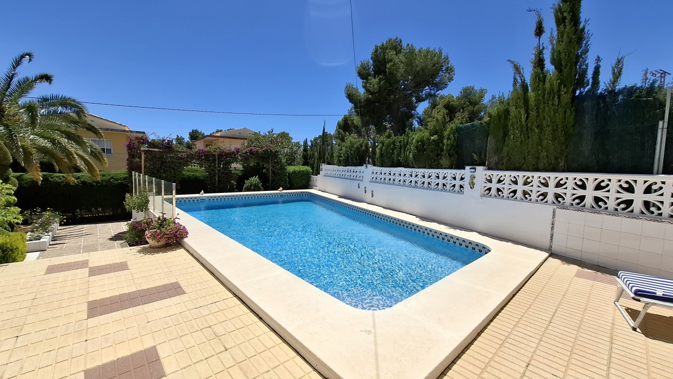 Villa for sale in La Nucia