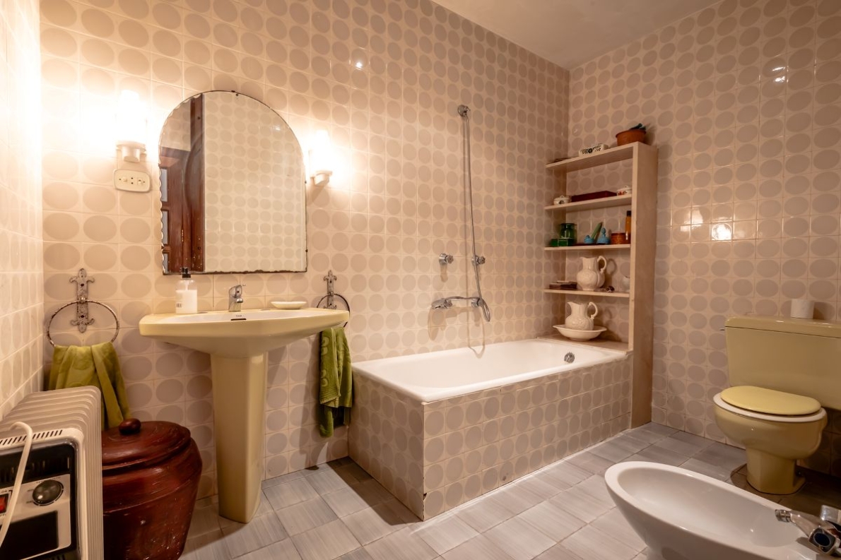 Unique villa with pool for sale in Naquera