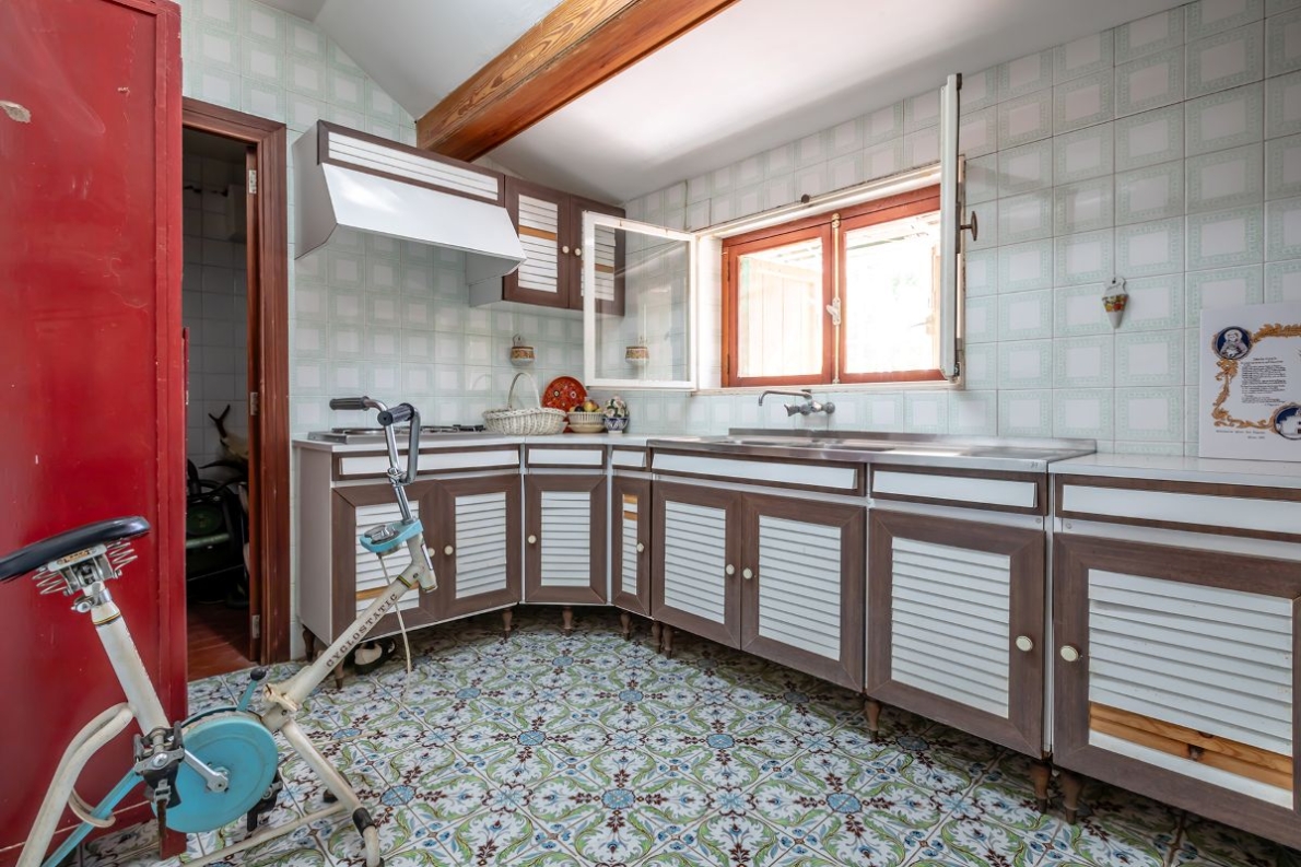 Unique villa with pool for sale in Naquera