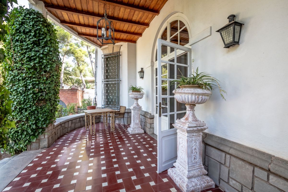 Unique villa with pool for sale in Naquera