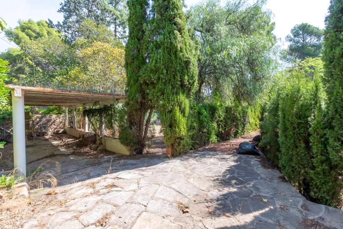 Unique villa with pool for sale in Naquera
