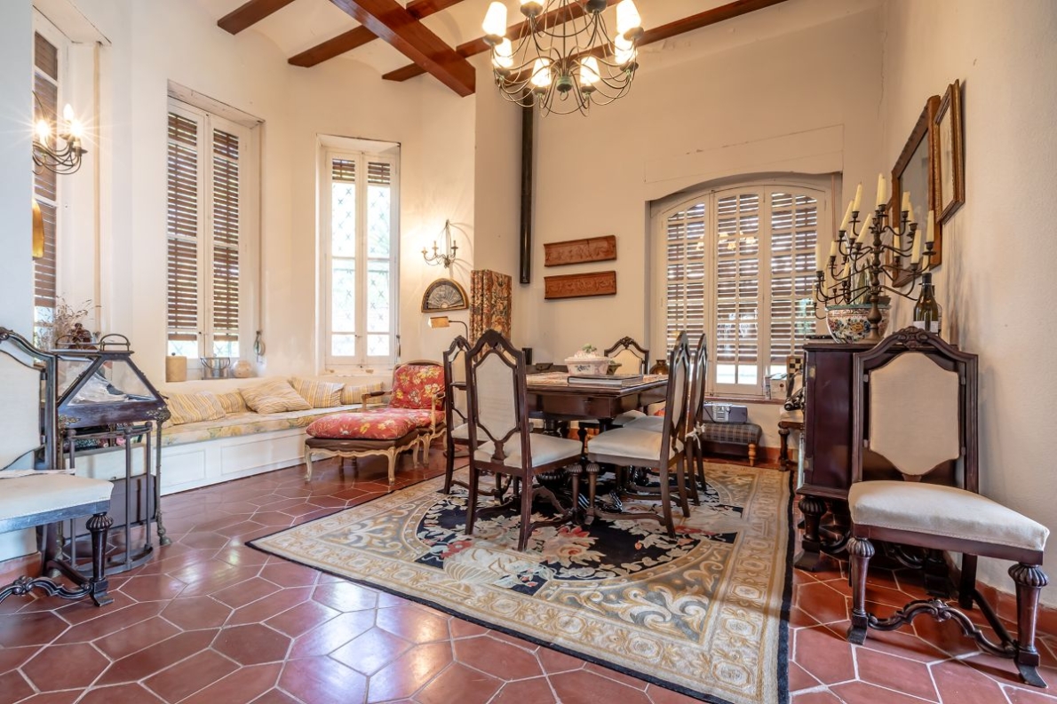 Unique villa with pool for sale in Naquera