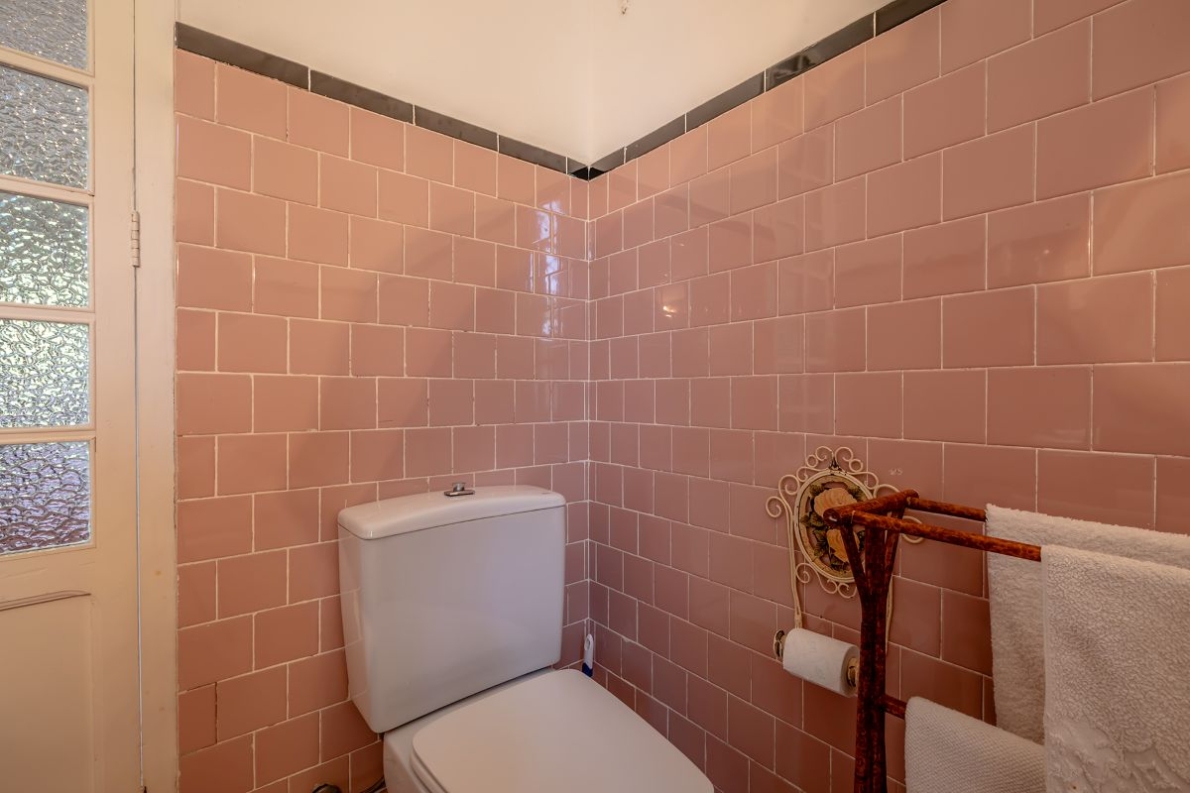 Unique villa with pool for sale in Naquera