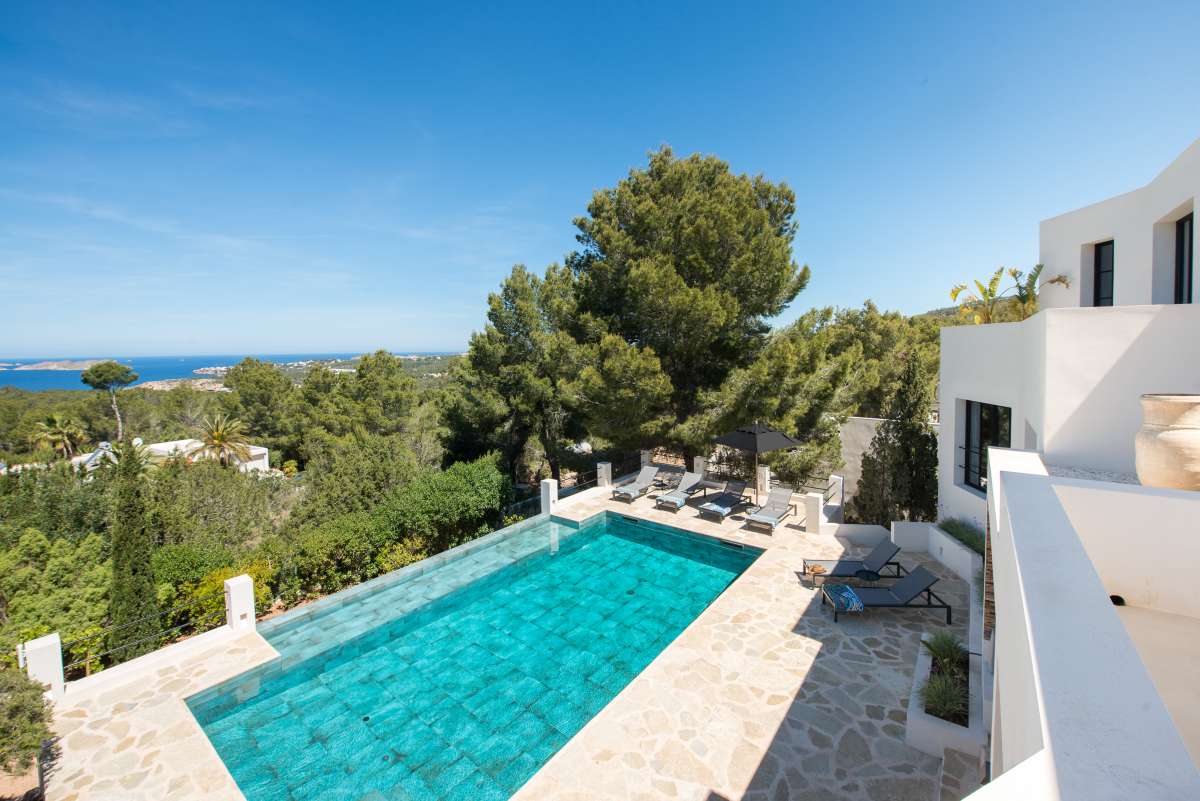 Villa for sale in Cala Tarida