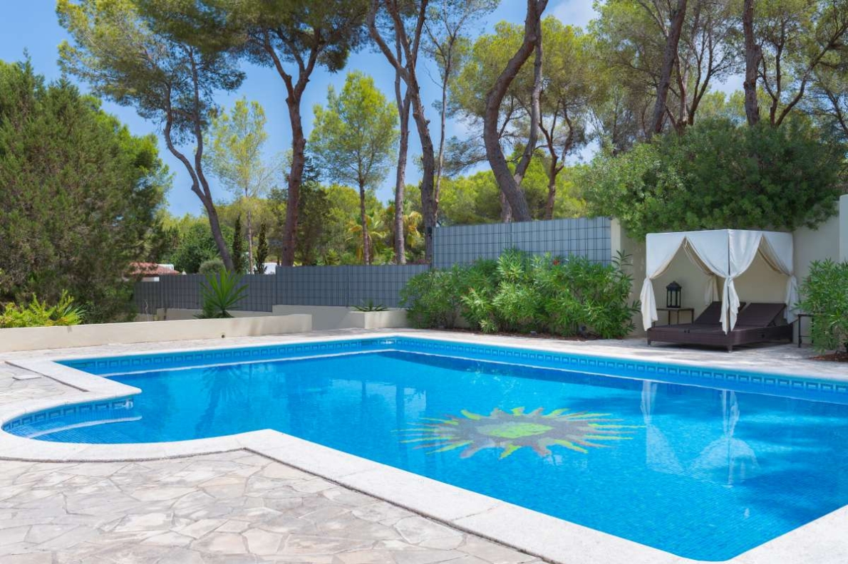 Villa for sale in Cala Llenya
