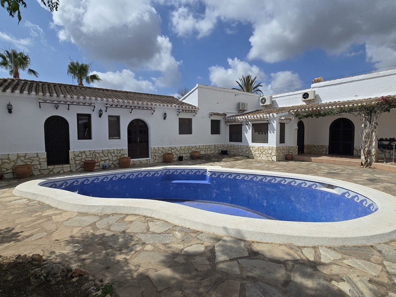 Villa for sale in Bedar