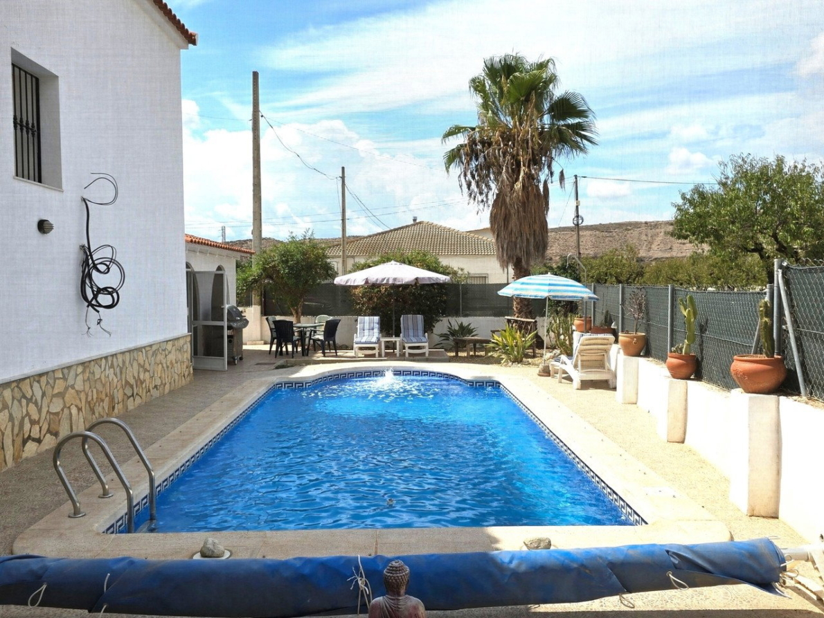 Villa for sale in Albox
