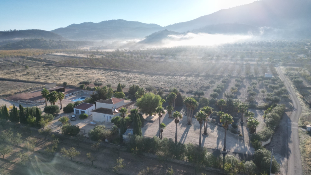 Villa for sale in Hondón de las Nieves