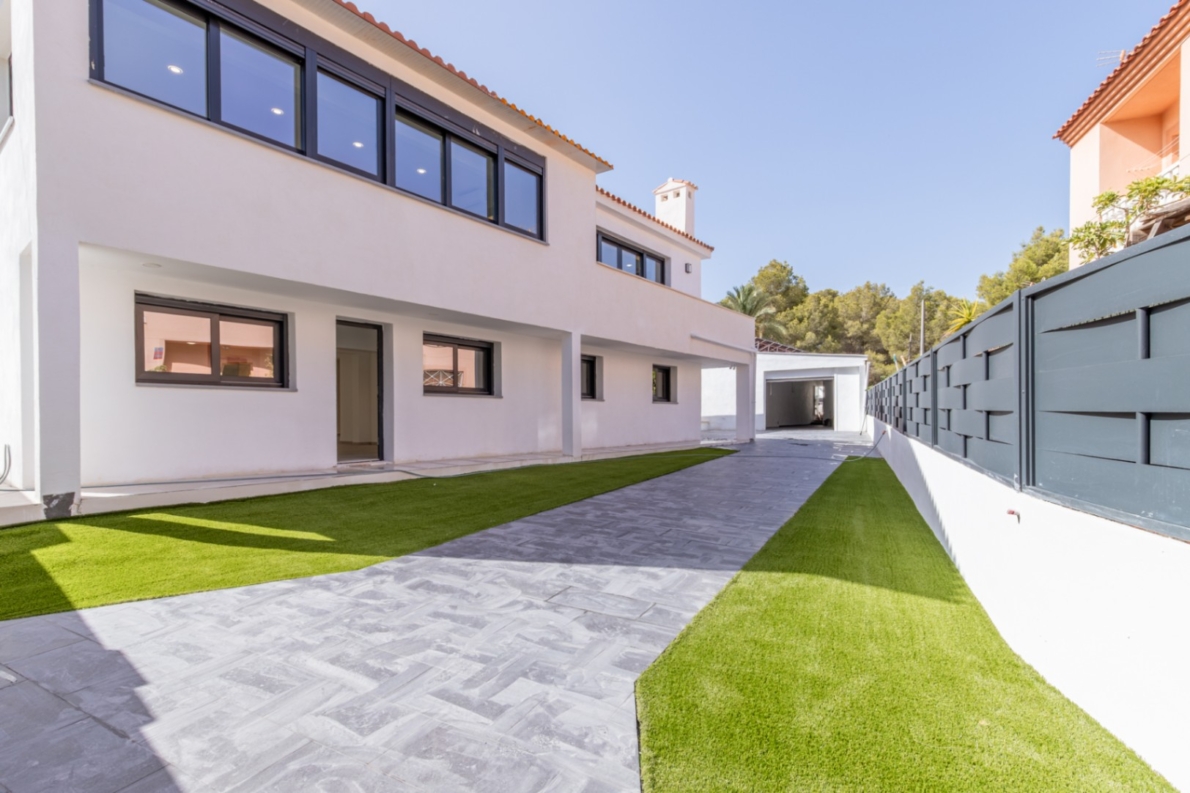 Villa for sale in Albir