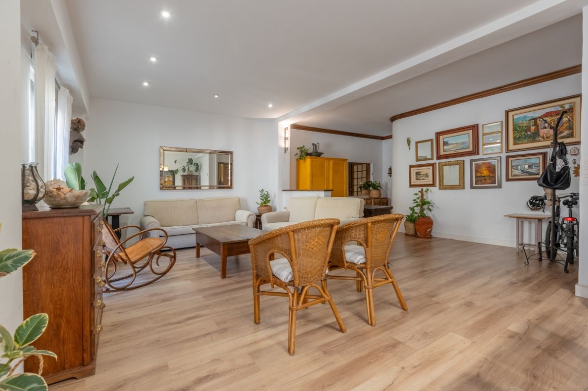 Apartment with panoramic views for sale in Valencia city