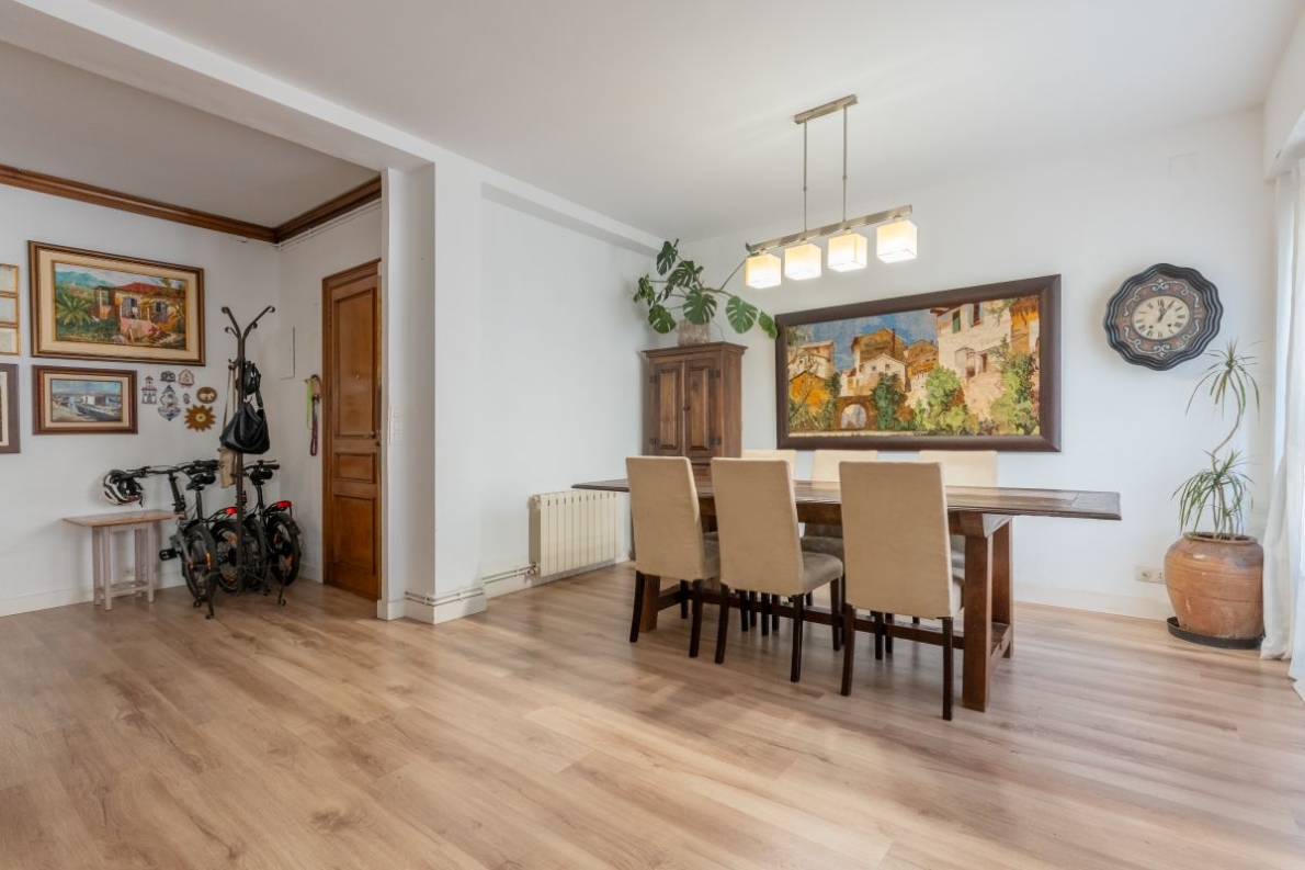 Apartment with panoramic views for sale in Valencia city