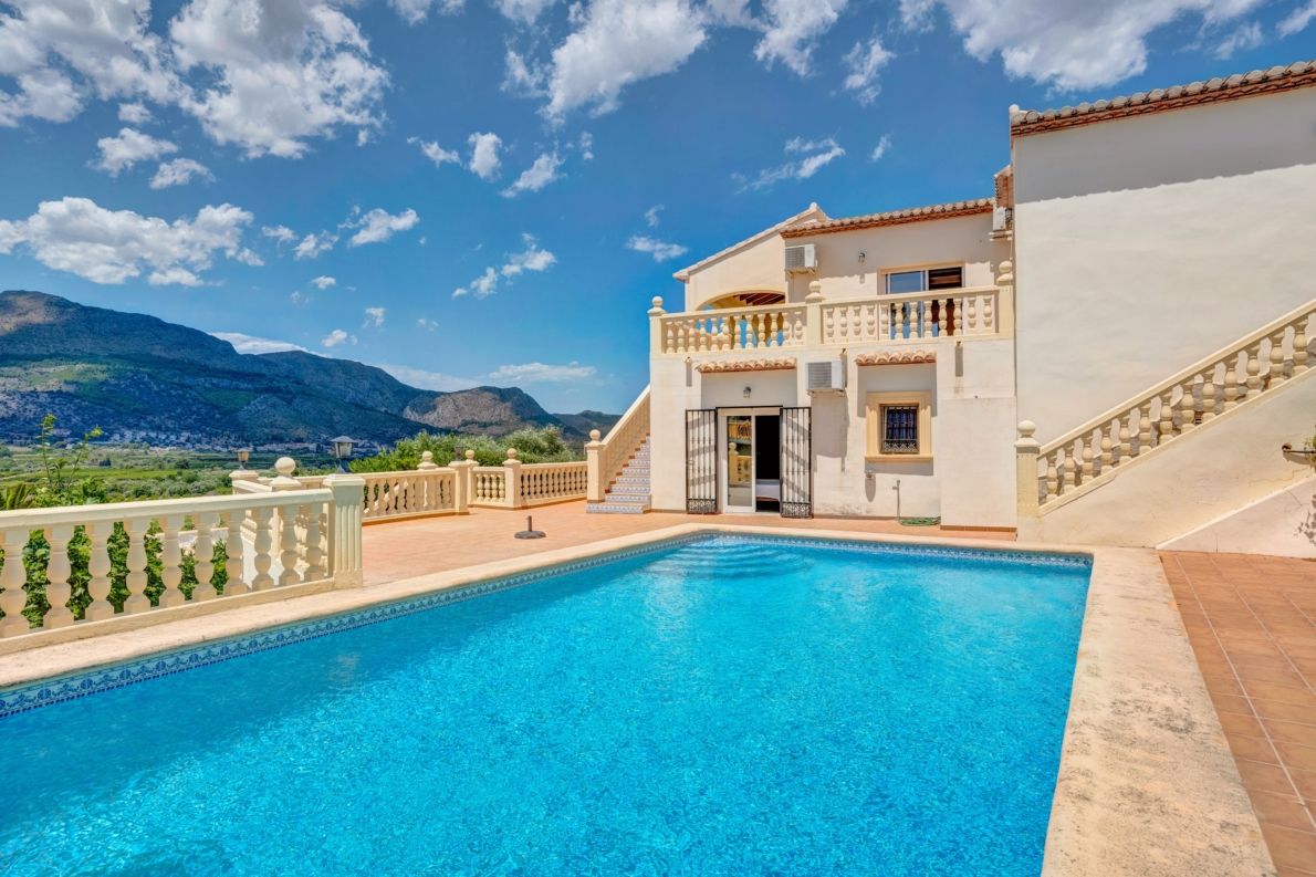 Villa for sale in Orba