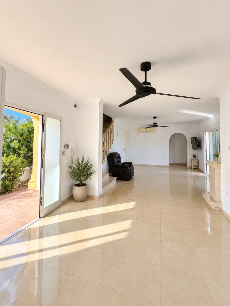 Villa for sale in Beniarbeig