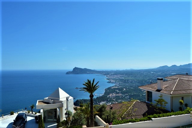 Villa for sale in Altea