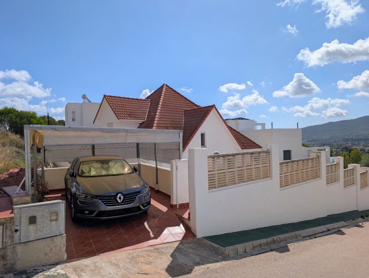 Villa for sale in Jalon