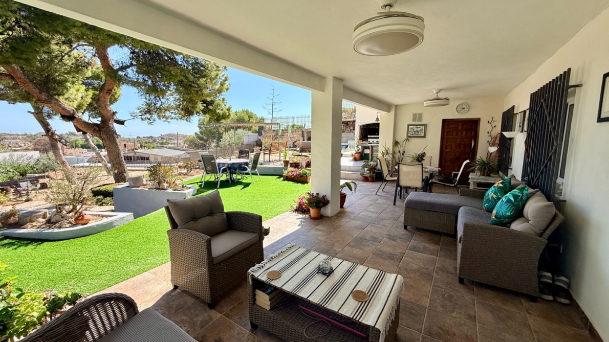 Villa for sale in Elche