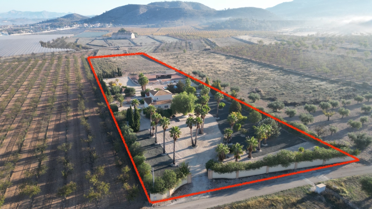 Villa for sale in Hondón de las Nieves
