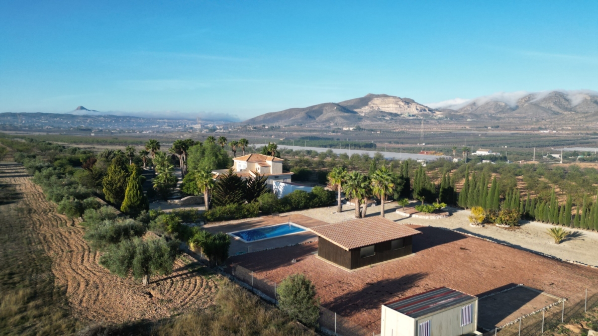 Villa for sale in Hondón de las Nieves