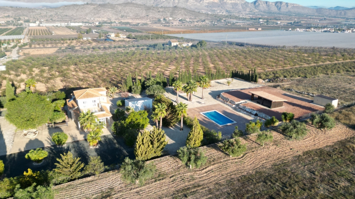 Villa for sale in Hondón de las Nieves