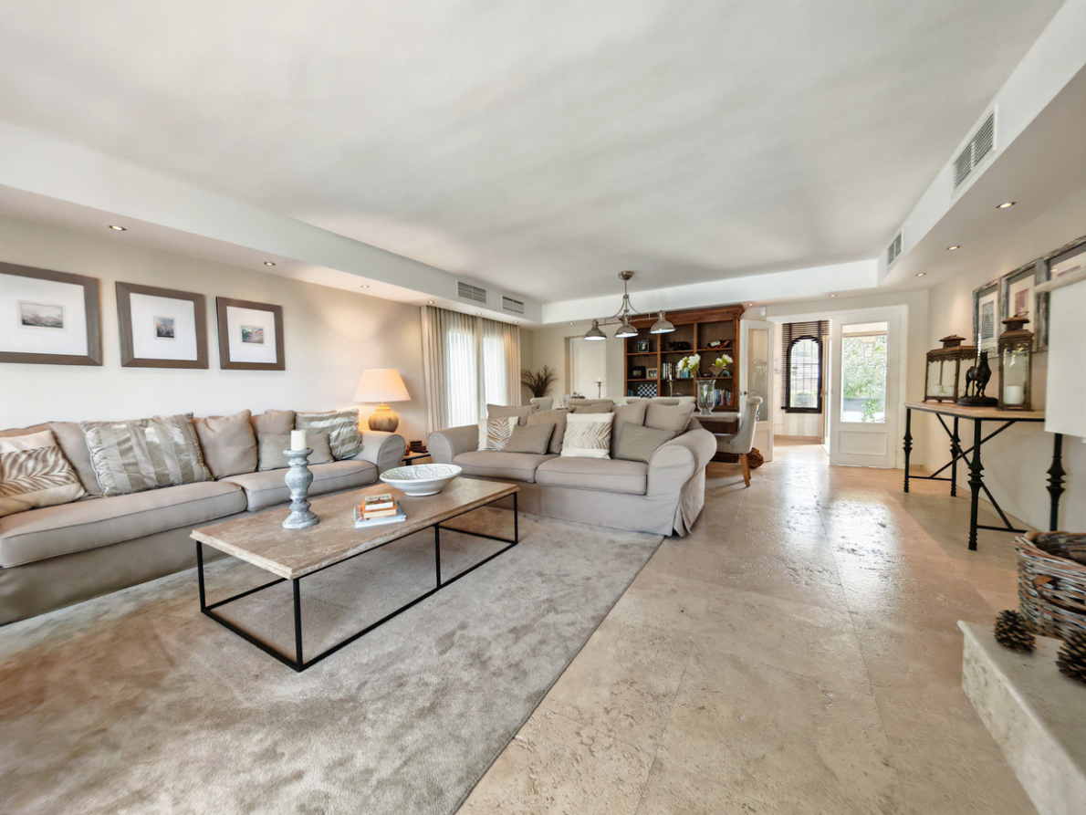 Villa for sale in El Chaparral
