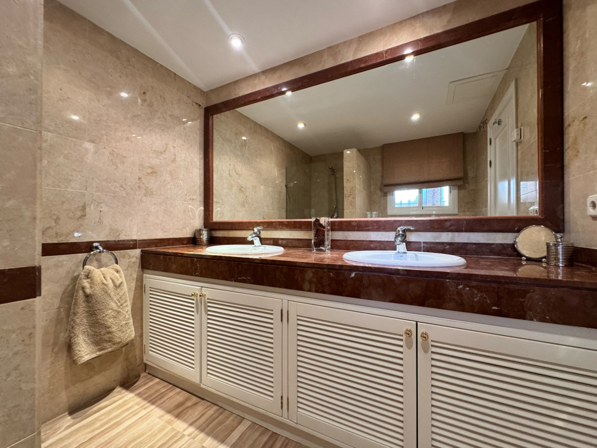 Apartment for sale in Elviria