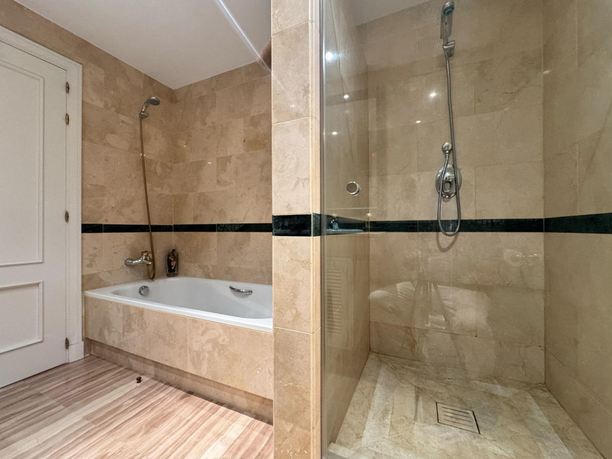 Apartment for sale in Elviria