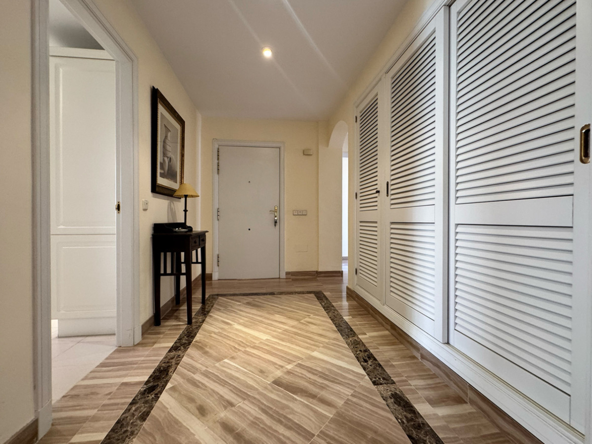 Apartment for sale in Elviria