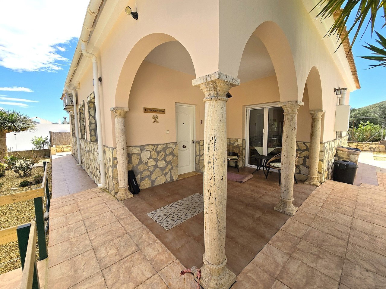 Villa for sale in Cantoria