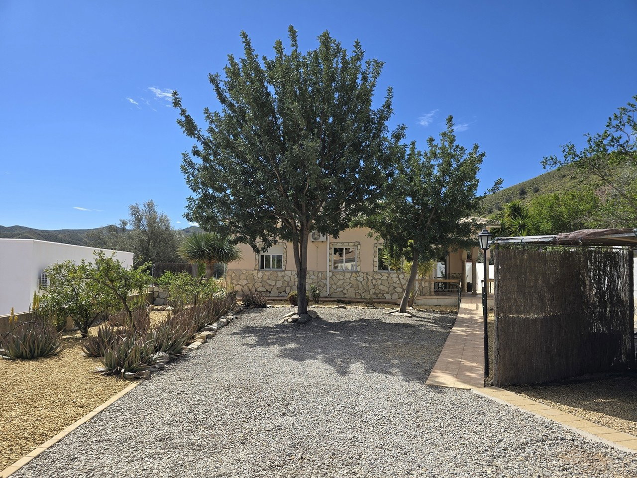 Villa for sale in Cantoria