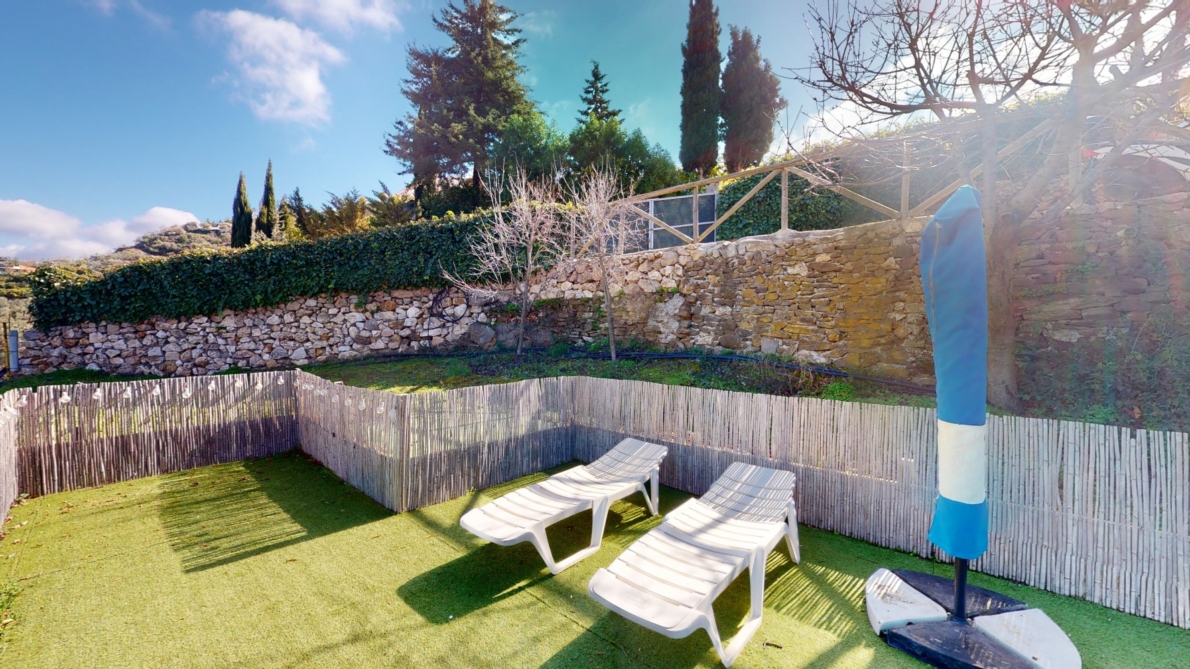 Villa for sale in Sayalonga