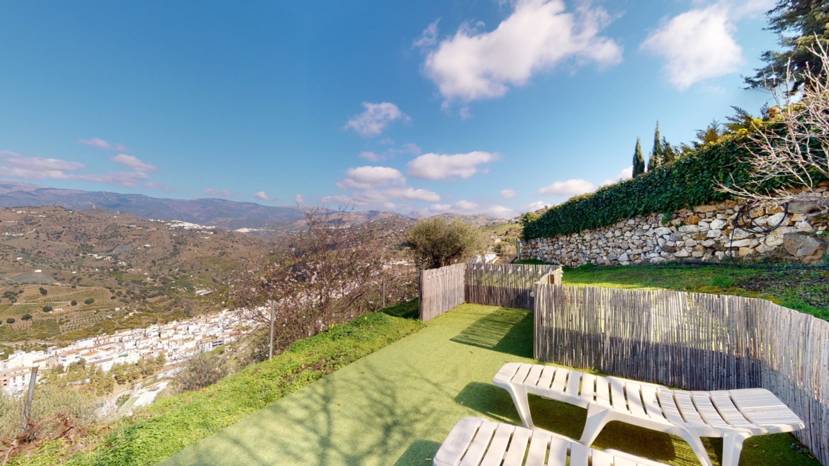 Villa for sale in Sayalonga