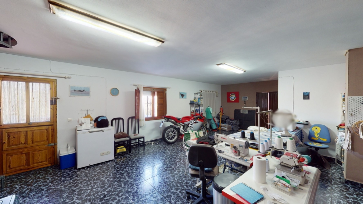 Villa for sale in Sayalonga