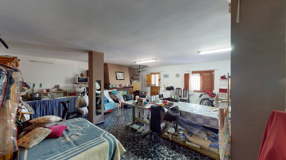 Villa for sale in Sayalonga