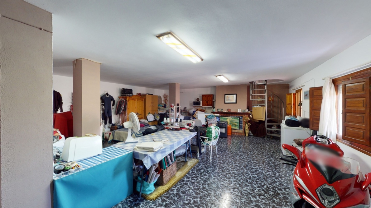 Villa for sale in Sayalonga