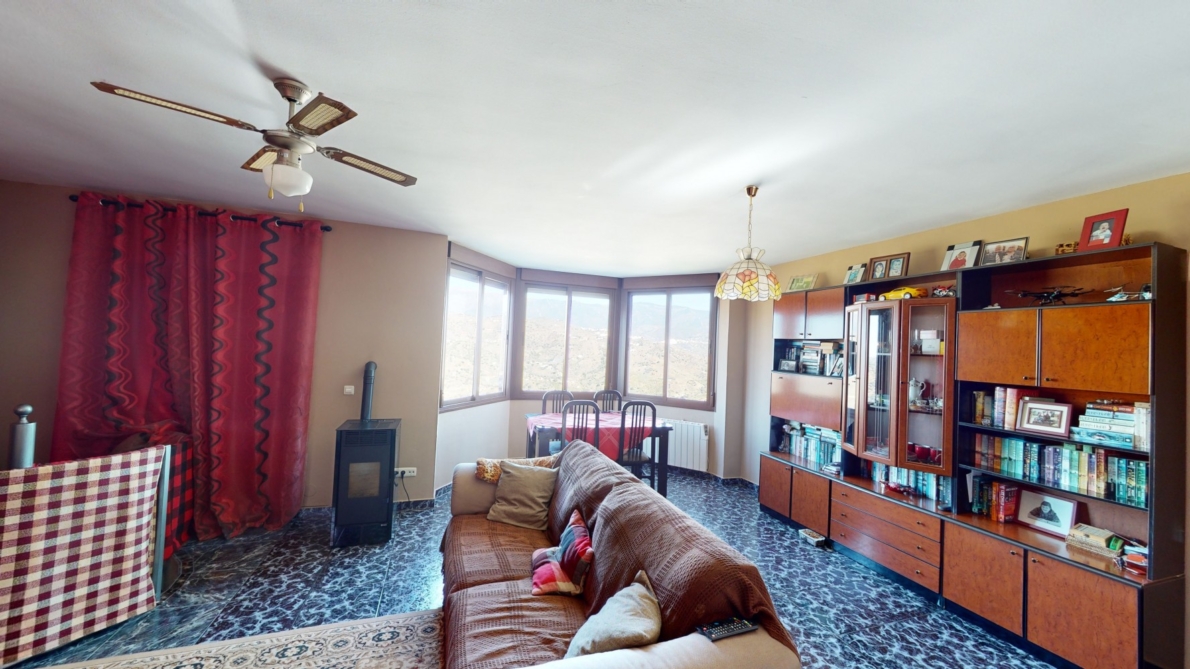 Villa for sale in Sayalonga