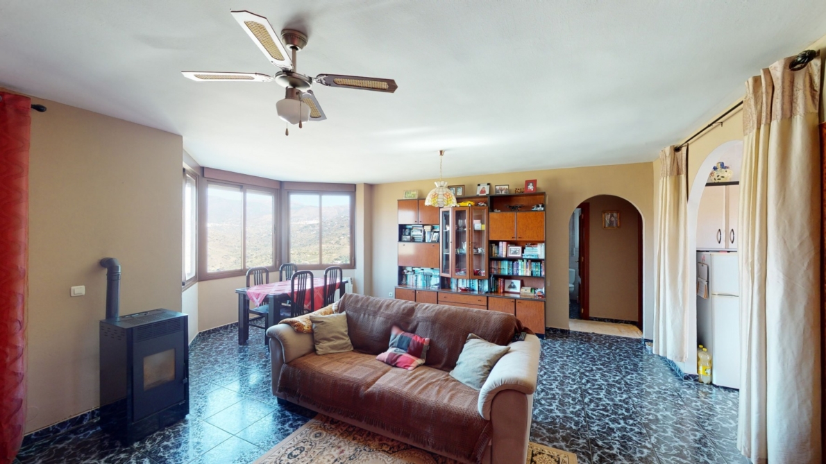 Villa for sale in Sayalonga