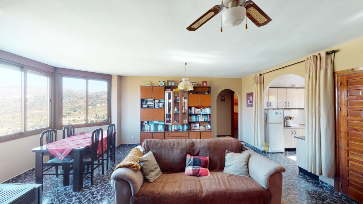 Villa for sale in Sayalonga
