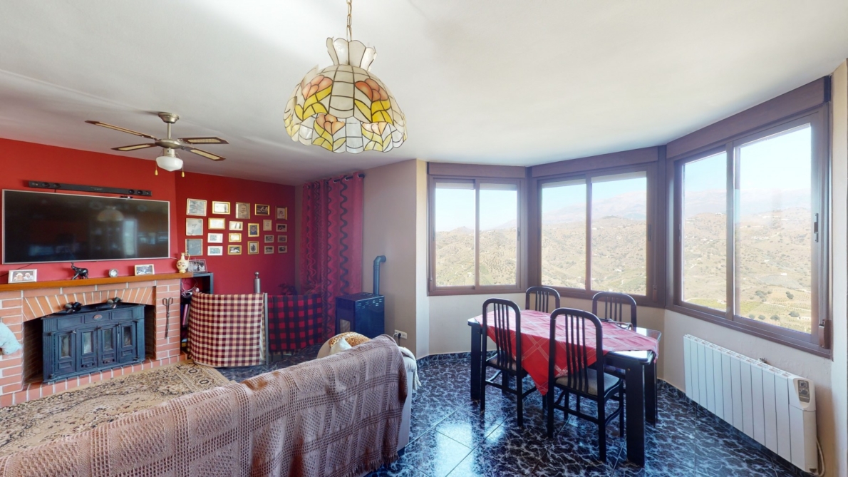 Villa for sale in Sayalonga