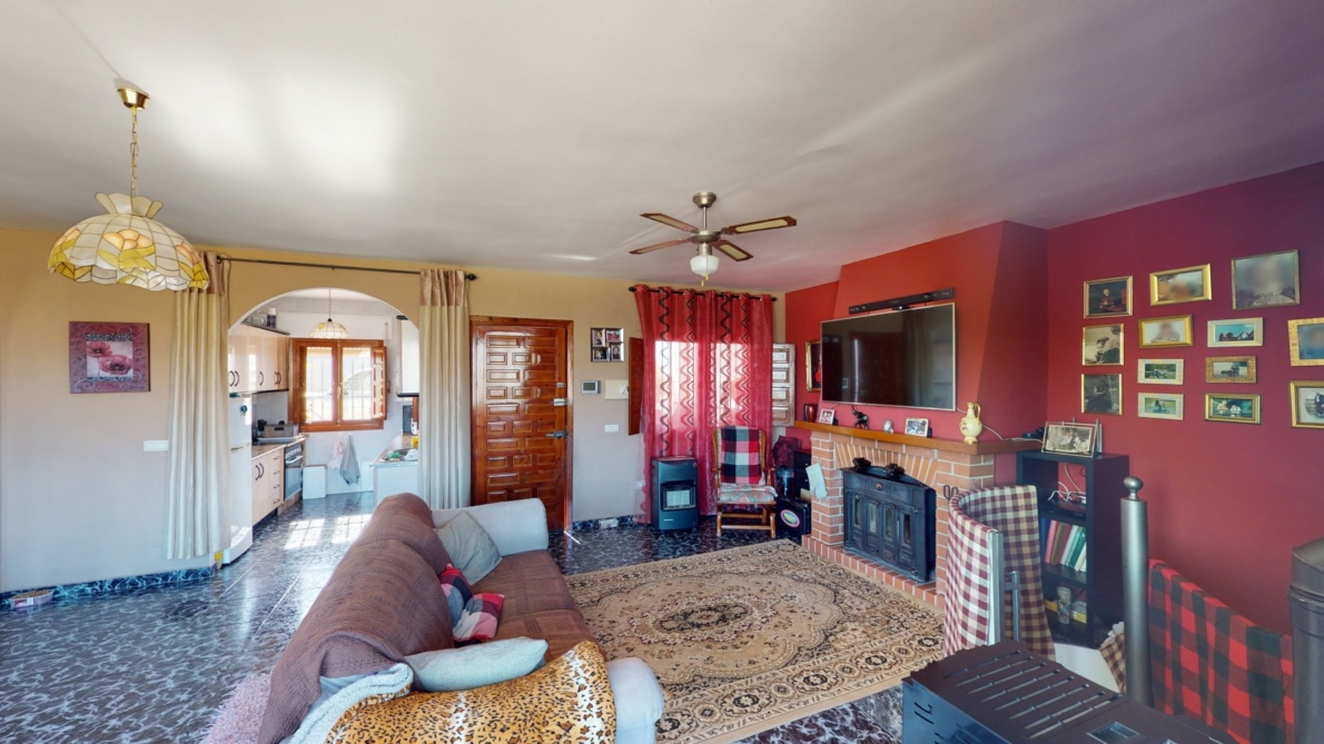 Villa for sale in Sayalonga